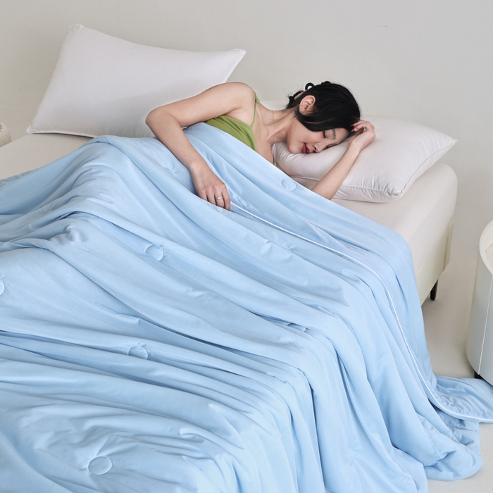 91家纺网 家纺一手货源 找家纺 金帛坊 2025新款凉感丝氨纶夏被夏凉被空调被 天空蓝