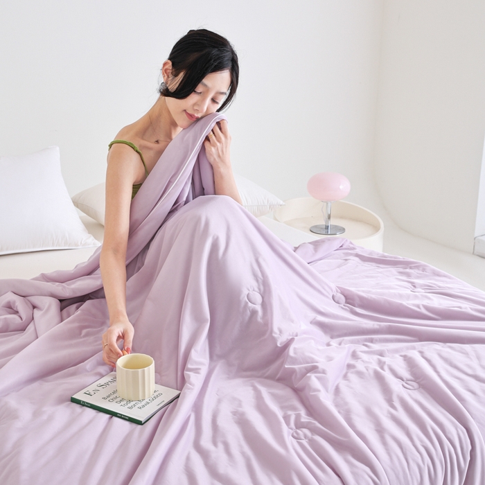 91家纺网 家纺一手货源 找家纺 金帛坊 2025新款凉感丝氨纶夏被夏凉被空调被 优雅紫