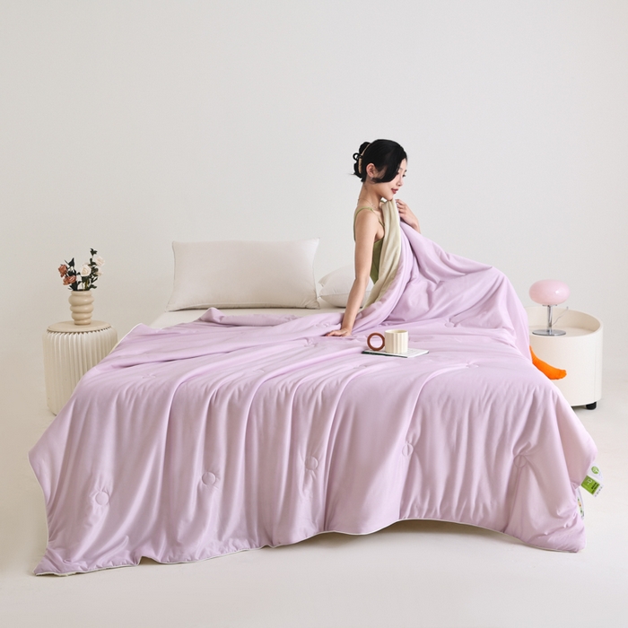 91家纺网 家纺一手货源 找家纺 金帛坊 2025新款凉感丝氨纶夏被夏凉被空调被 紫拼米黄