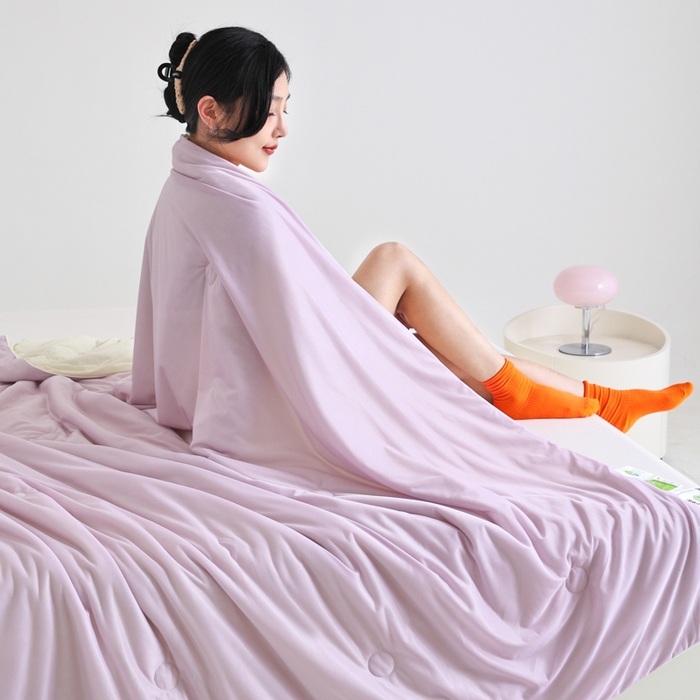 91家纺网 家纺一手货源 找家纺 金帛坊 2025新款凉感丝氨纶夏被夏凉被空调被 紫拼米黄