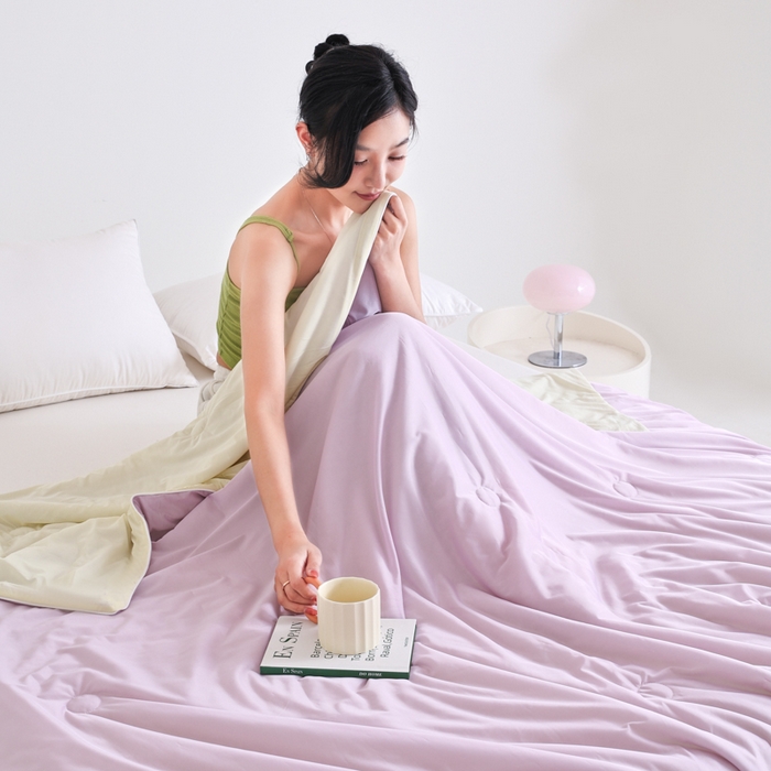 91家纺网 家纺一手货源 找家纺 金帛坊 2025新款凉感丝氨纶夏被夏凉被空调被 紫拼米黄