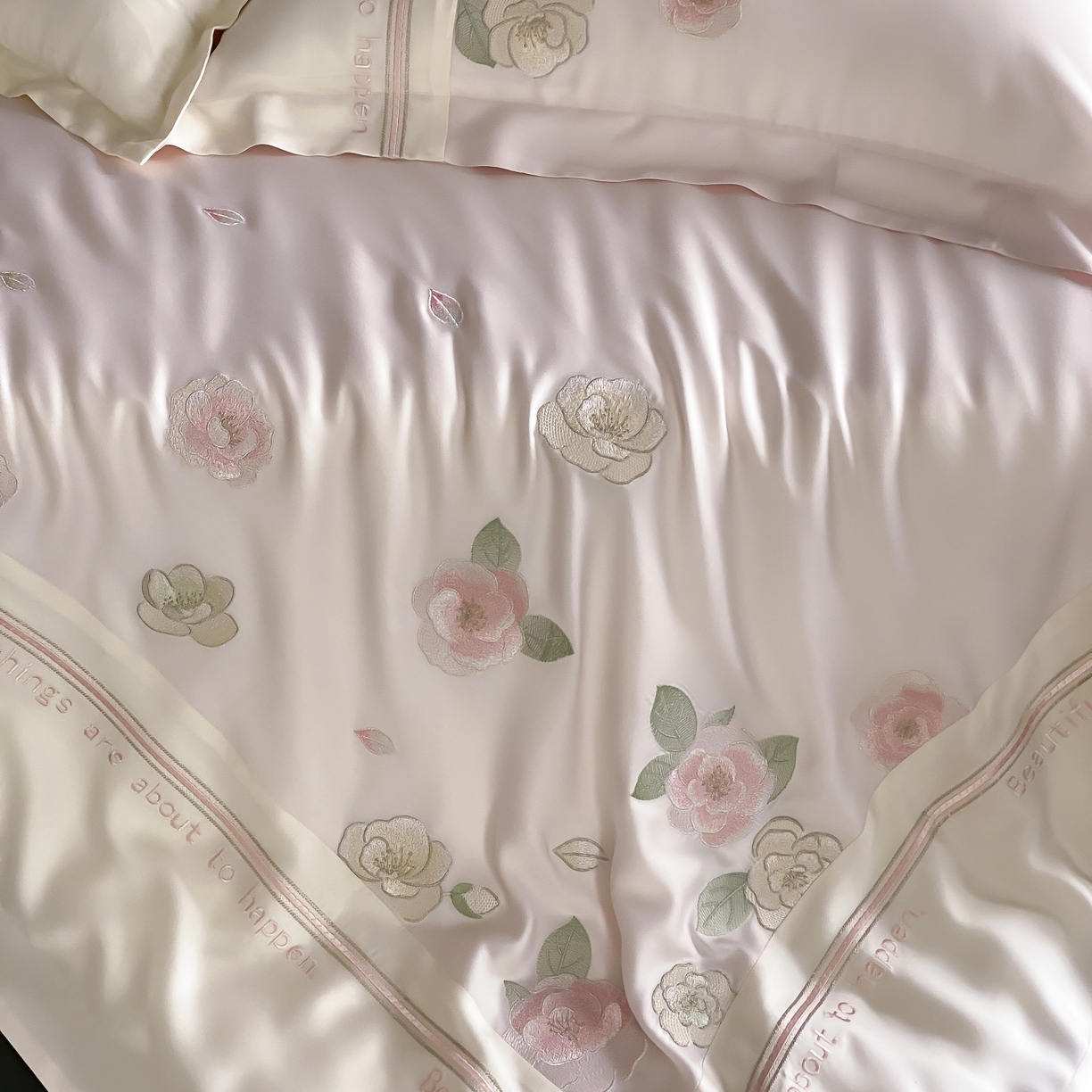 91家纺网 家纺一手货源 找家纺 MIU缪家居 2025新款60支兰精天丝四件套 沁山茶-山茶粉