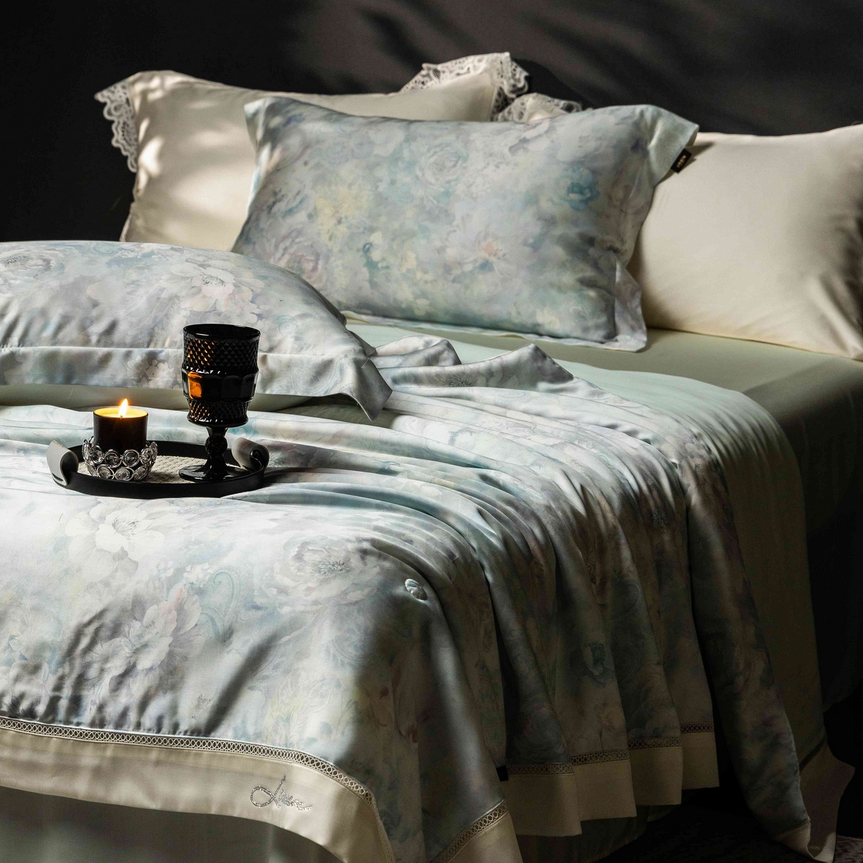 91家纺网 家纺一手货源 找家纺 丽笙被芯 2025新款A类兰精天丝印花naia镂空夏被夏凉被空调被 秘密花园-蓝