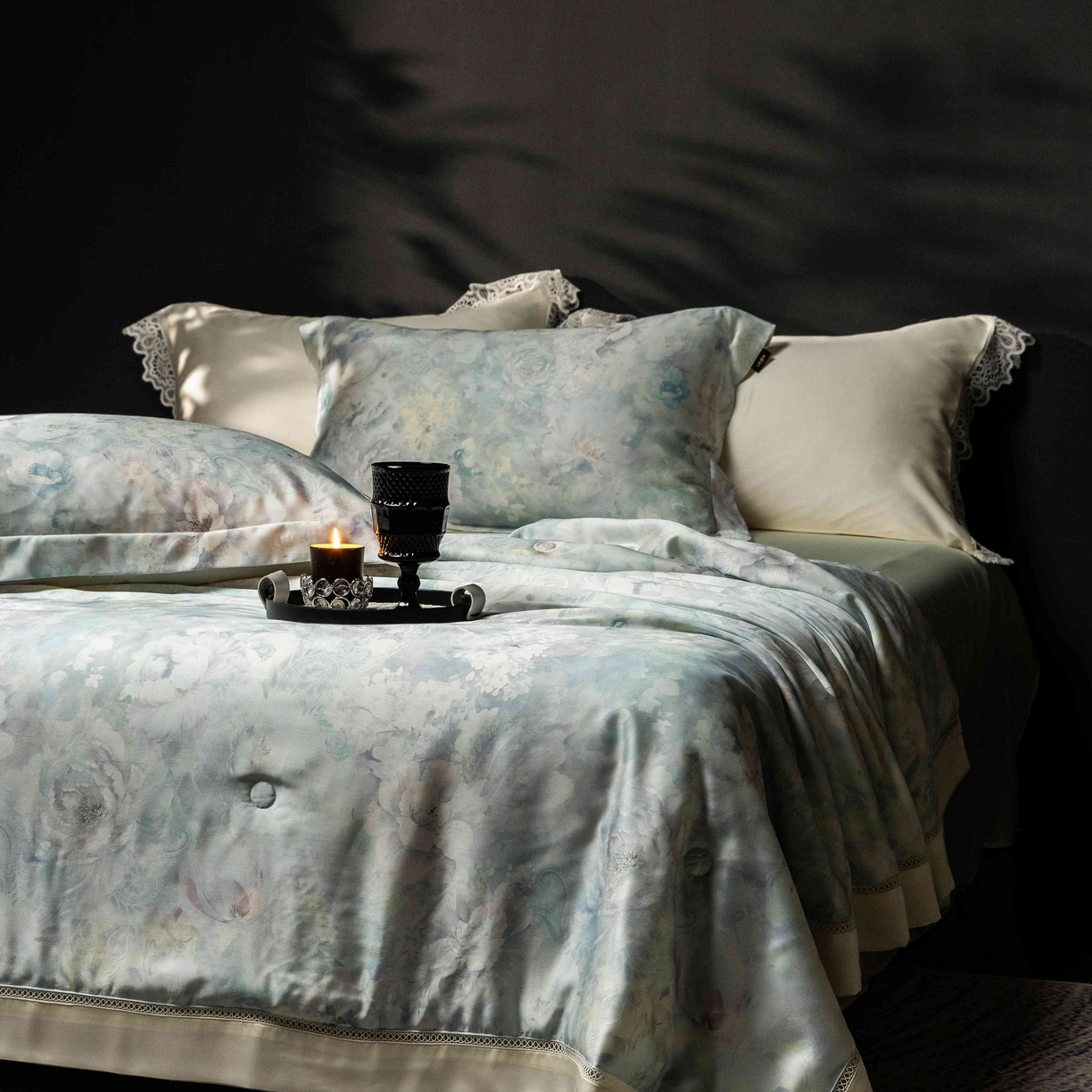 91家纺网 家纺一手货源 找家纺 丽笙被芯 2025新款A类兰精天丝印花naia镂空夏被夏凉被空调被 秘密花园-蓝