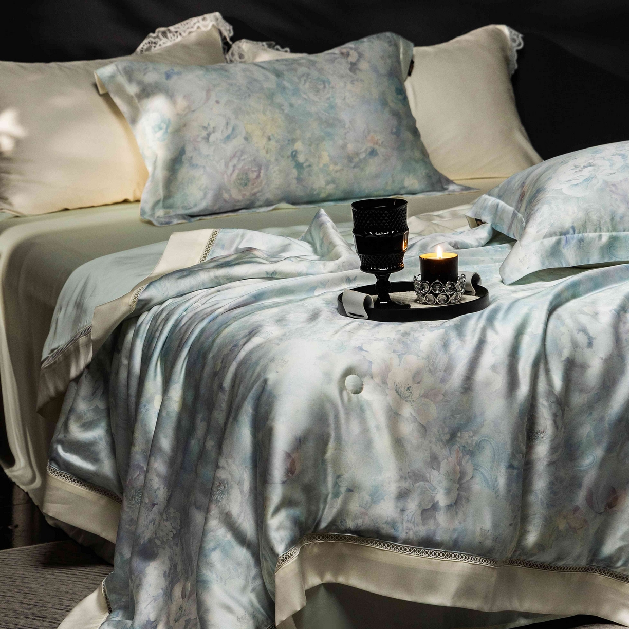 91家纺网 家纺一手货源 找家纺 丽笙被芯 2025新款A类兰精天丝印花naia镂空夏被夏凉被空调被 秘密花园-蓝