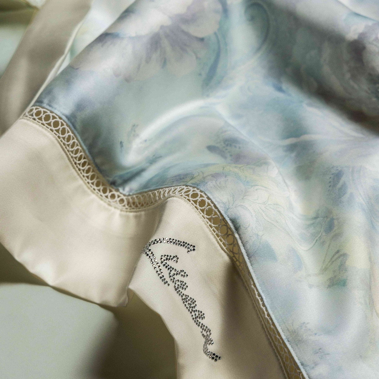 91家纺网 家纺一手货源 找家纺 丽笙被芯 2025新款A类兰精天丝印花naia镂空夏被夏凉被空调被 秘密花园-蓝