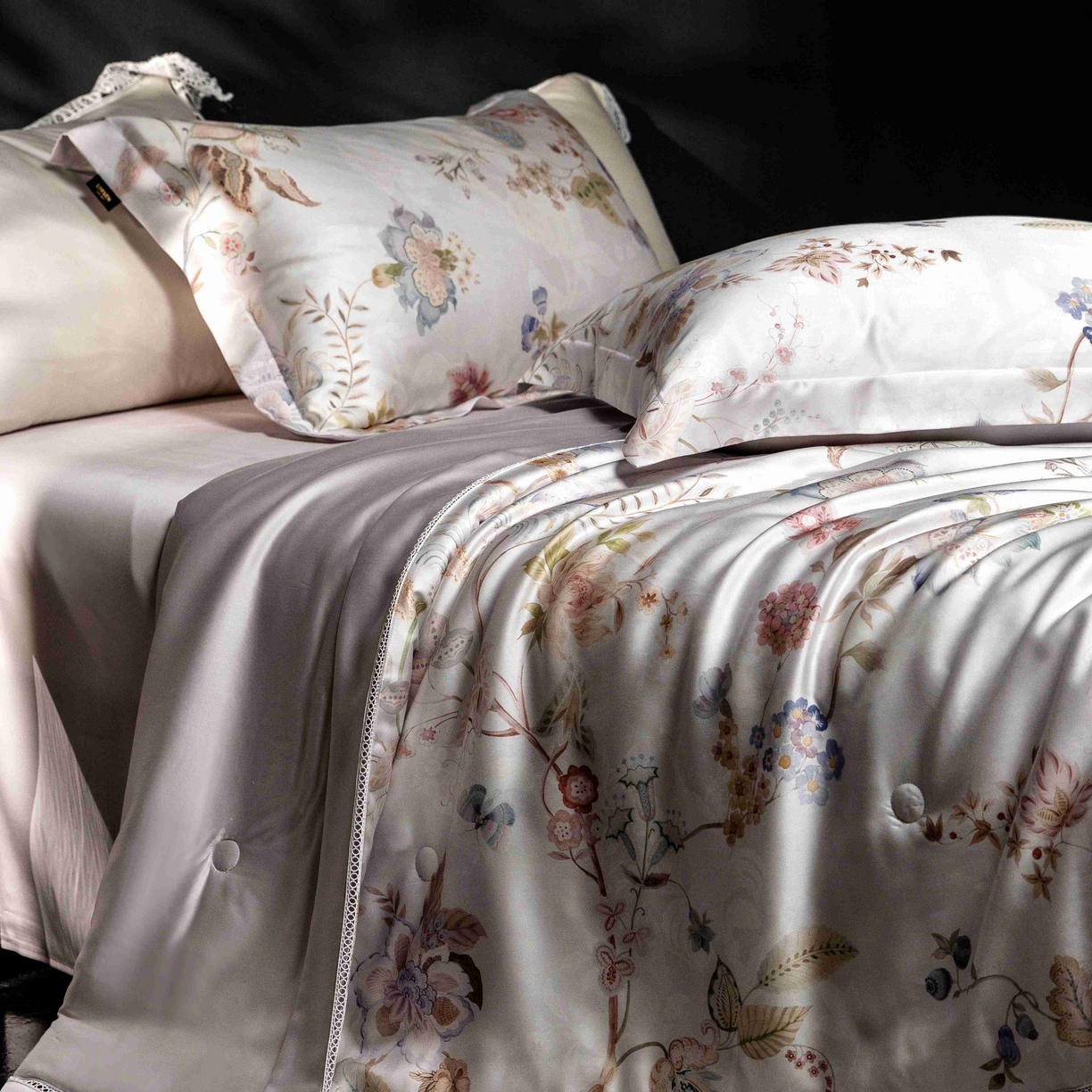 91家纺网 家纺一手货源 找家纺 丽笙被芯 2025新款A类兰精天丝印花naia镂空夏被夏凉被空调被 韵色