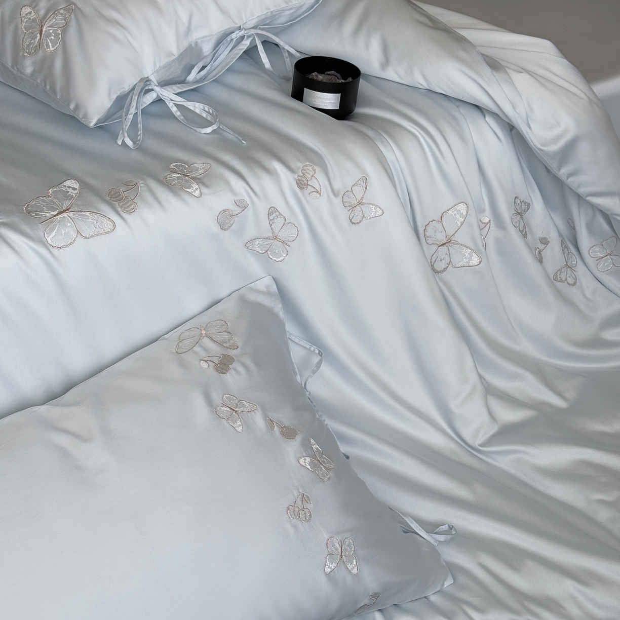 91家纺网 家纺一手货源 找家纺 MIU缪家居 2025新款60支兰精天丝四件套 梦蝶-幻境蓝