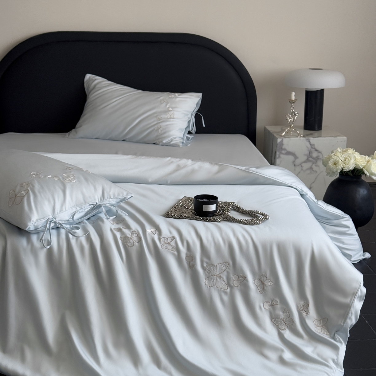 91家纺网 家纺一手货源 找家纺 MIU缪家居 2025新款60支兰精天丝四件套 梦蝶-幻境蓝