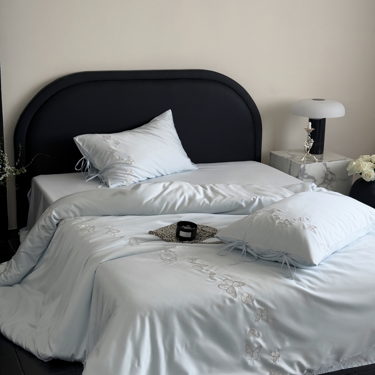 91家纺网 家纺一手货源 找家纺 MIU缪家居 2025新款60支兰精天丝四件套 梦蝶-幻境蓝