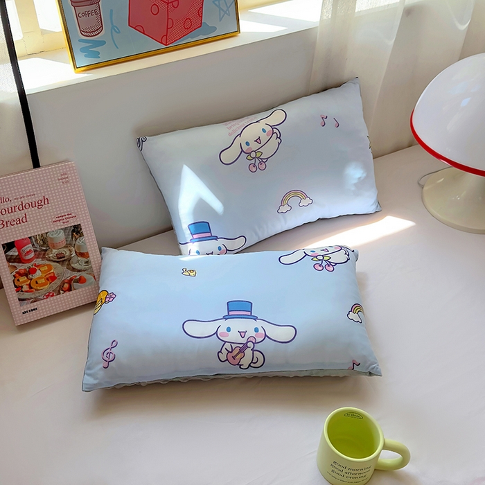 91家纺网 家纺一手货源 找家纺 希诺家居 2025春夏新款凉感丝豆豆枕三丽鸥凉感枕头可拆洗豆豆枕儿童枕幼儿园枕头直播引流赠品 豆豆枕-彩虹玉桂狗