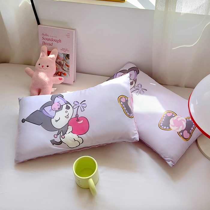 91家纺网 家纺一手货源 找家纺 希诺家居 2025春夏新款凉感丝豆豆枕三丽鸥凉感枕头可拆洗豆豆枕儿童枕幼儿园枕头直播引流赠品 豆豆枕-苹果库洛米