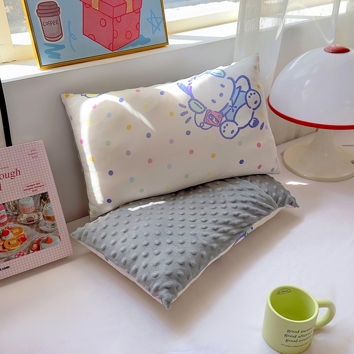 91家纺网 家纺一手货源 找家纺 希诺家居 2025春夏新款凉感丝豆豆枕三丽鸥凉感枕头可拆洗豆豆枕儿童枕幼儿园枕头直播引流赠品 豆豆枕-动感帕恰狗