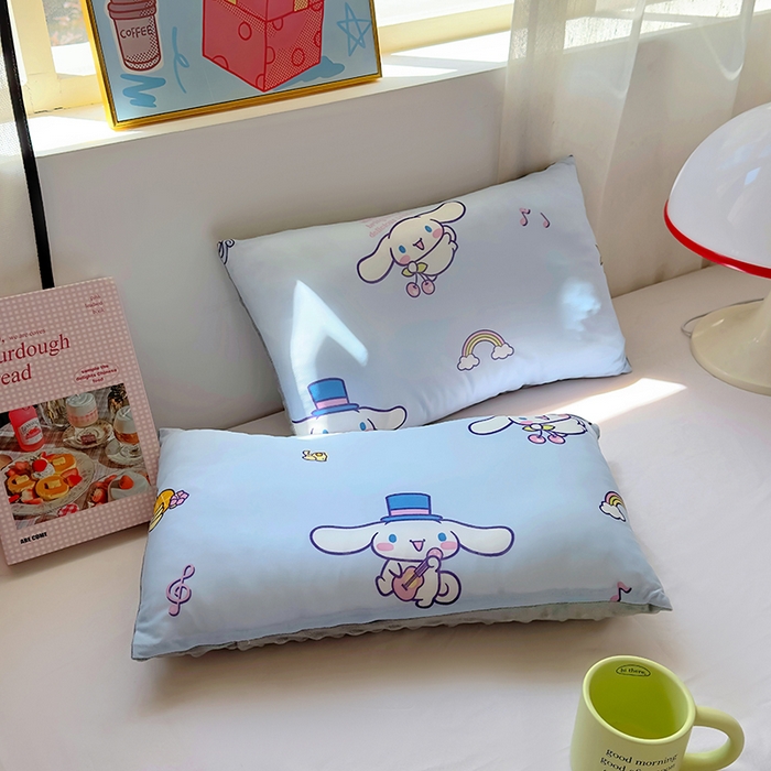 91家纺网 家纺一手货源 找家纺 希诺家居 2025春夏新款凉感丝豆豆枕三丽鸥凉感枕头可拆洗豆豆枕儿童枕幼儿园枕头直播引流赠品 豆豆枕-彩虹玉桂狗