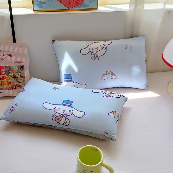 91家纺网 家纺一手货源 找家纺 希诺家居 2025春夏新款凉感丝豆豆枕三丽鸥凉感枕头可拆洗豆豆枕儿童枕幼儿园枕头直播引流赠品 豆豆枕-彩虹玉桂狗