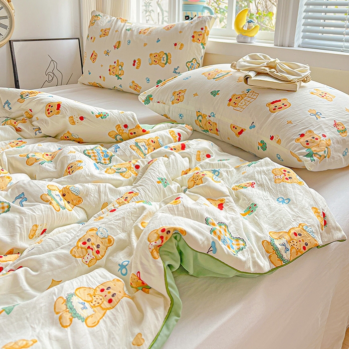 91家纺网 家纺一手货源 找家纺 玉海棠家纺 2025新款水洗皱皱纱印花夏被 被子被芯 吃饼干小熊