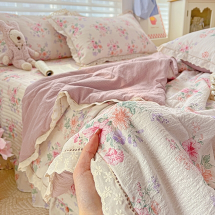 91家纺网 家纺一手货源 找家纺 （总）富米莱（原臻工厂） 2025新款云感亲肤棉床盖床裙夏凉被四件套-全棉镂空花边