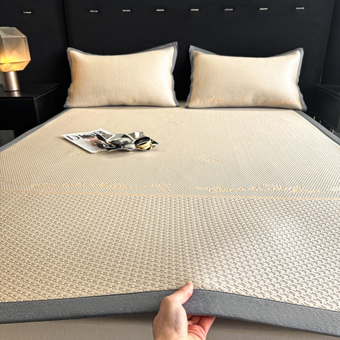 91家纺网 家纺一手货源 找家纺 欧邦 2025新款提花冰豆豆凉席三件套-幸运草 凉席款-幸运草-米