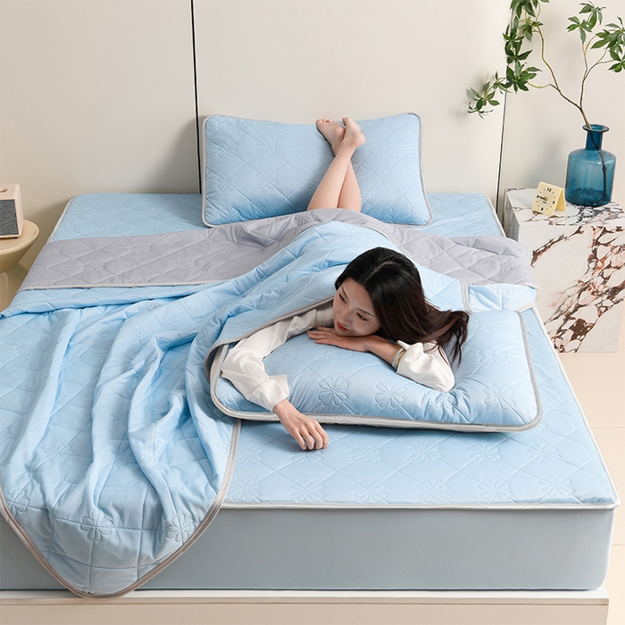 91家纺网 家纺一手货源 找家纺 2025新款清凉舒适凉感丝夏被四件套 天蓝