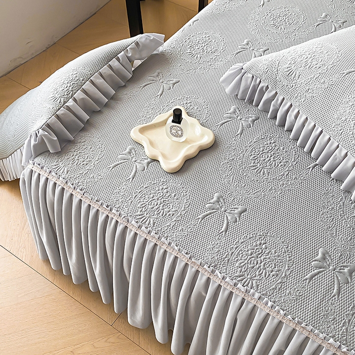 91家纺网 家纺一手货源 找家纺 2025新款复合三明治床裙款凉豆豆凉席三件套系列 约定-绅士灰