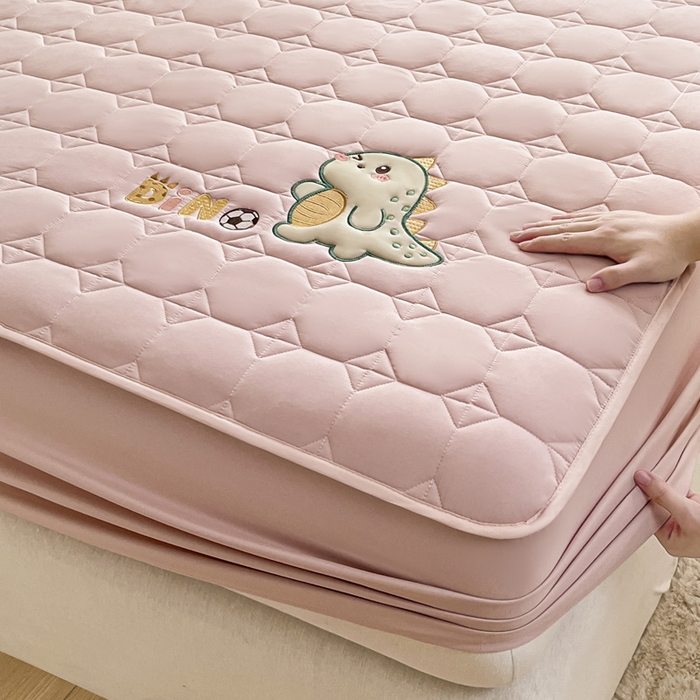 91家纺网 家纺一手货源 找家纺 万盛家纺 2025新款夹棉恐龙刺绣床笠 恐龙-方格 粉