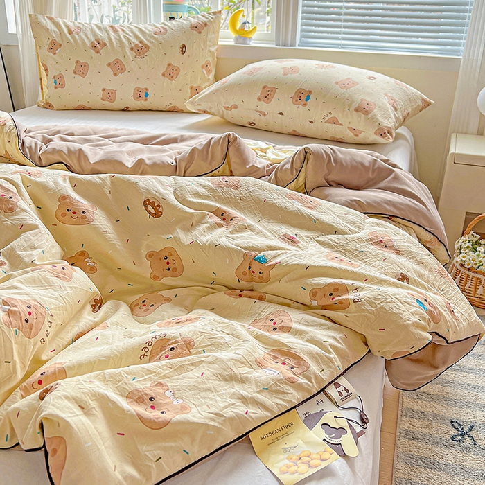 91家纺网 家纺一手货源 找家纺 玉海棠家纺 2025新款水洗皱皱纱印花夏被 被子被芯 奥利奥小熊