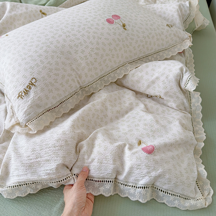 91家纺网 家纺一手货源 找家纺 竹合家纺 2025新款云感皱皱四件套-镂空花边款法式 花边款-小甜蜜