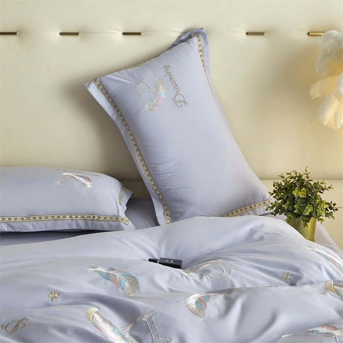 91家纺网 家纺一手货源 找家纺 佳宇轩 2025新款亲肤水洗棉刺绣四件套系列 蜜羽-浅灰