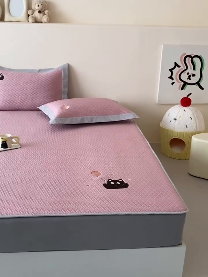 91家纺网 家纺一手货源 找家纺 由有家居 2025新款新品A类PE高凉感分子进口刺绣豆豆凉席三件套 气球咪咪