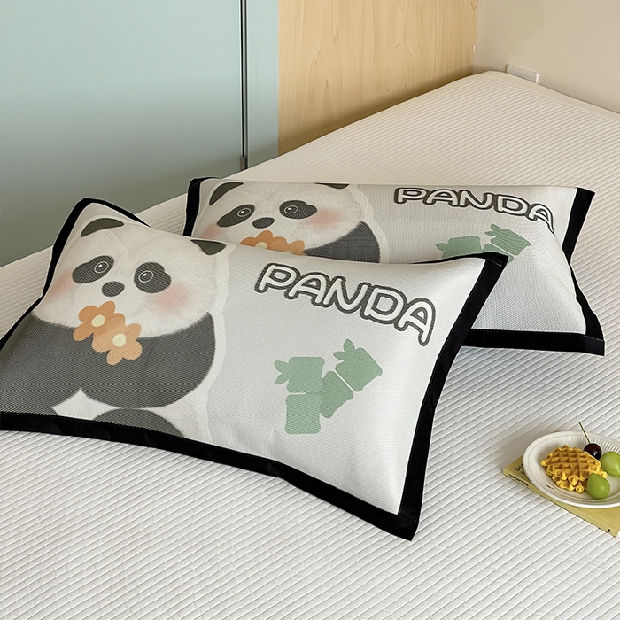 91家纺网 家纺一手货源 找家纺 安哆啦家纺 2025新款A类大版印花冰藤儿童幼儿园卡通萌宠系列凉席单枕套 小熊猫