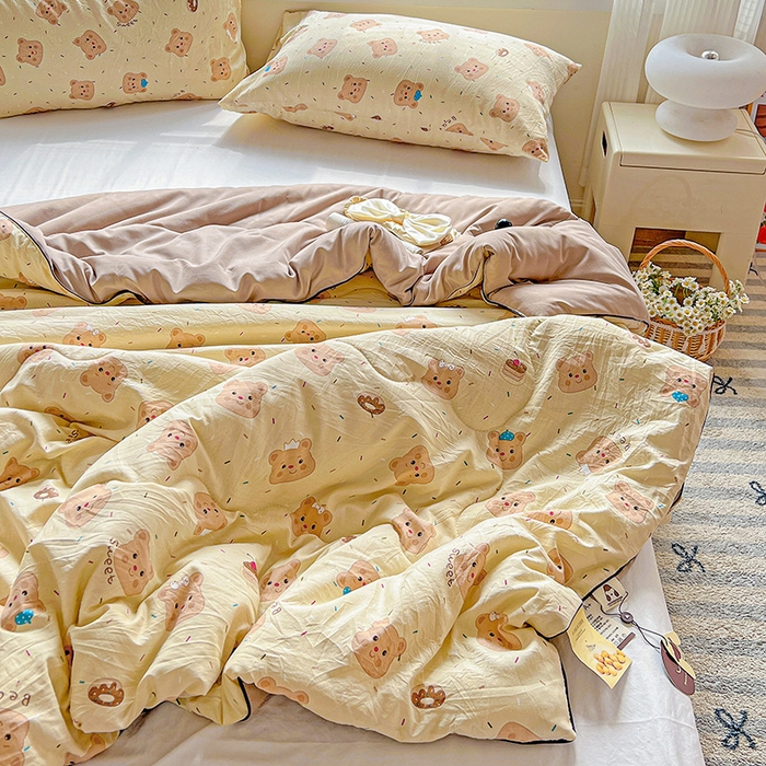 91家纺网 家纺一手货源 找家纺 玉海棠家纺 2025新款水洗皱皱纱印花夏被 被子被芯 奥利奥小熊