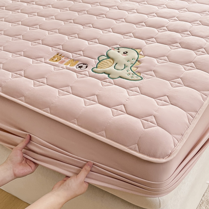 91家纺网 家纺一手货源 找家纺 万盛家纺 2025新款夹棉恐龙刺绣床笠 恐龙-方格 粉