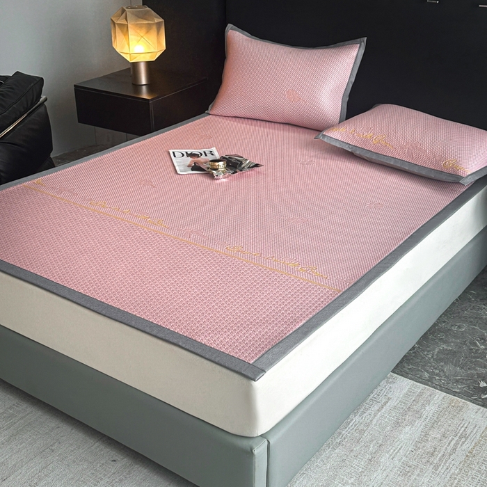 91家纺网 家纺一手货源 找家纺 欧邦 2025新款提花冰豆豆凉席三件套-幸运草 凉席款-幸运草-粉