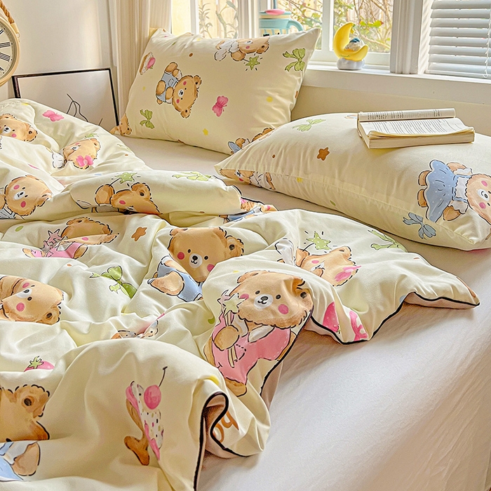 91家纺网 家纺一手货源 找家纺 玉海棠家纺 2025新款水洗皱皱纱印花夏被 被子被芯 草莓粉熊