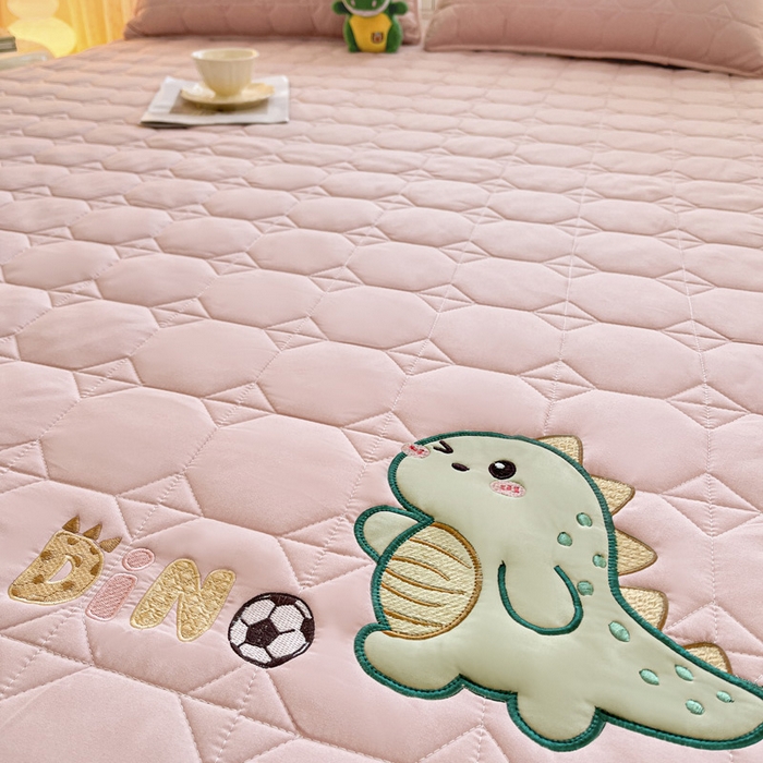 91家纺网 家纺一手货源 找家纺 万盛家纺 2025新款夹棉恐龙刺绣床笠 恐龙-方格 粉