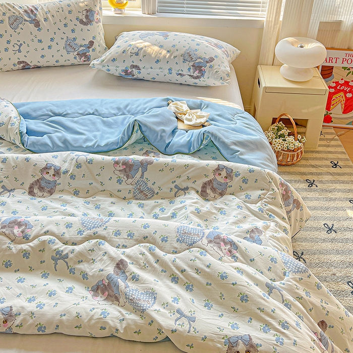 91家纺网 家纺一手货源 找家纺 玉海棠家纺 2025新款水洗皱皱纱印花夏被 被子被芯 豆奶泡泡猫