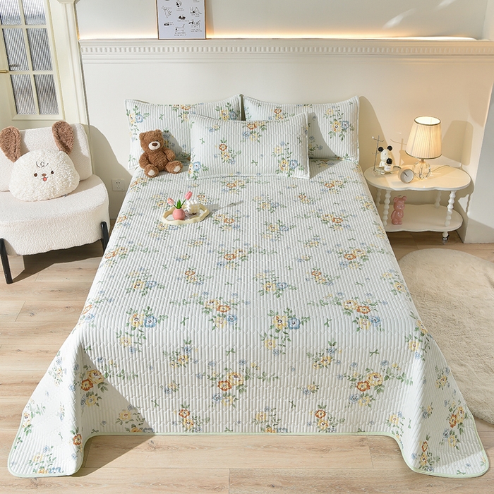 91家纺网 家纺一手货源 找家纺 床笠人家 2025新款亲肤双面磨毛夹棉床盖 夏菲花语