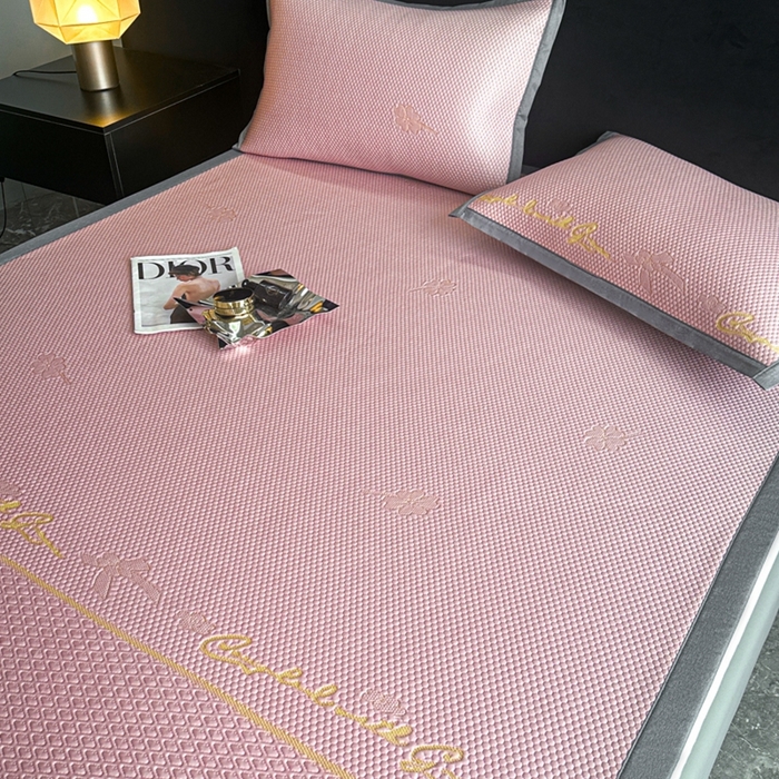 91家纺网 家纺一手货源 找家纺 欧邦 2025新款提花冰豆豆凉席三件套-幸运草 凉席款-幸运草-粉