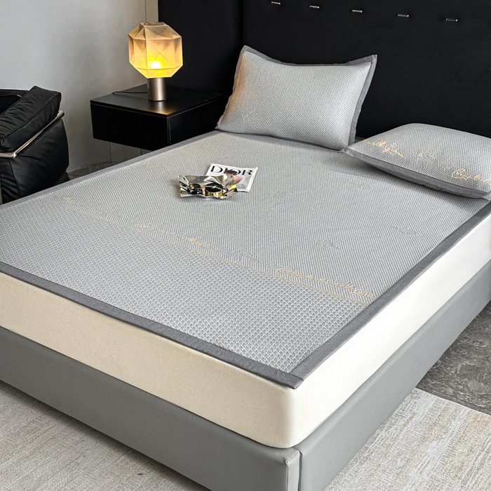 91家纺网 家纺一手货源 找家纺 欧邦 2025新款提花冰豆豆凉席三件套-幸运草 凉席款-幸运草-灰