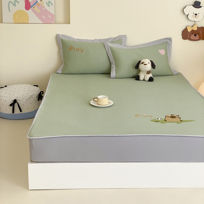 91家纺网 家纺一手货源 找家纺 由有家居 2025新款原创新品A类PE高凉感分子卡通毛巾绣豆豆凉席三件套 鳄鱼卡卡