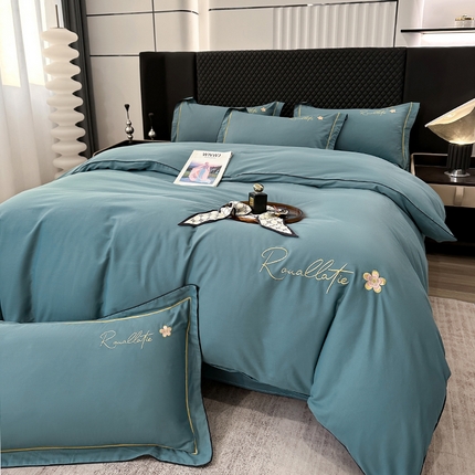 宇彬家纺 2025新款13374全棉母婴级压线一字绣宽边枕套纯色刺绣四件套贡缎新疆长绒字母款-R款 R款-摩卡绿