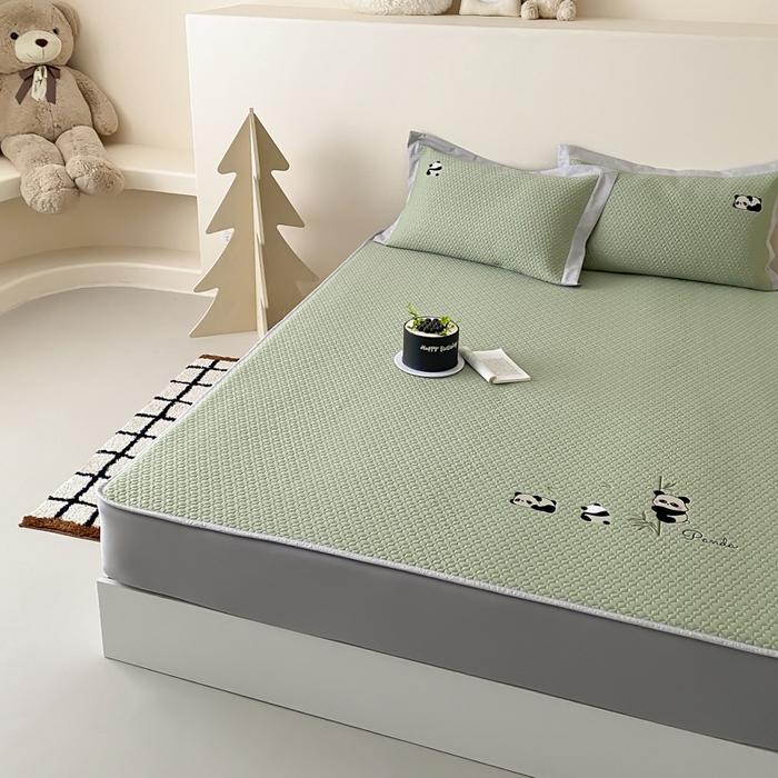 91家纺网 家纺一手货源 找家纺 由有家居 2025新款新品A类PE高凉感分子进口刺绣豆豆凉席三件套 熊猫伙伴