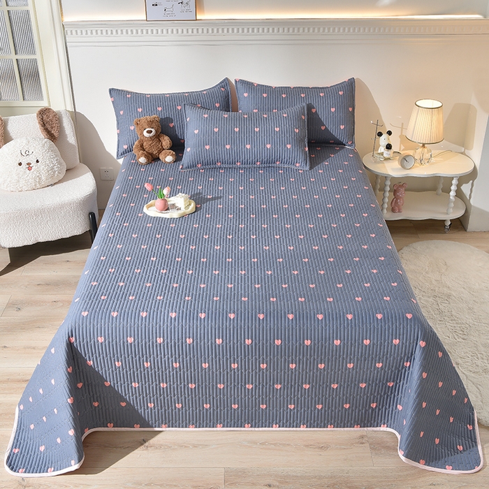 91家纺网 家纺一手货源 找家纺 床笠人家 2025新款亲肤双面磨毛夹棉床盖 爱心-灰