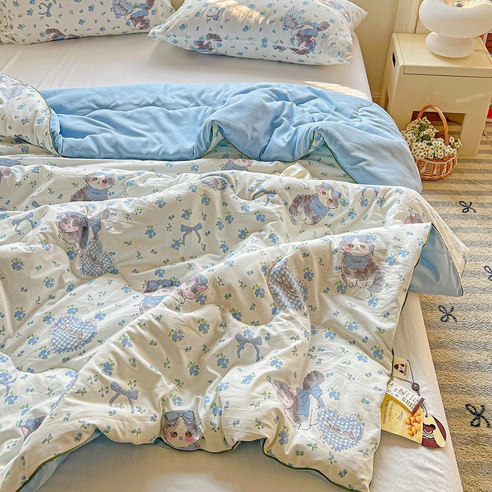 91家纺网 家纺一手货源 找家纺 玉海棠家纺 2025新款水洗皱皱纱印花夏被 被子被芯 豆奶泡泡猫