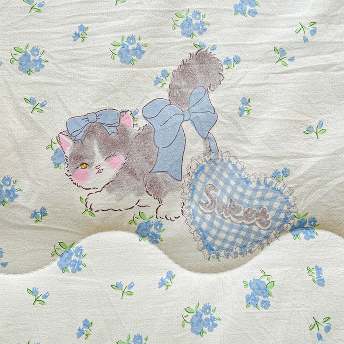 91家纺网 家纺一手货源 找家纺 玉海棠家纺 2025新款水洗皱皱纱印花夏被 被子被芯 豆奶泡泡猫