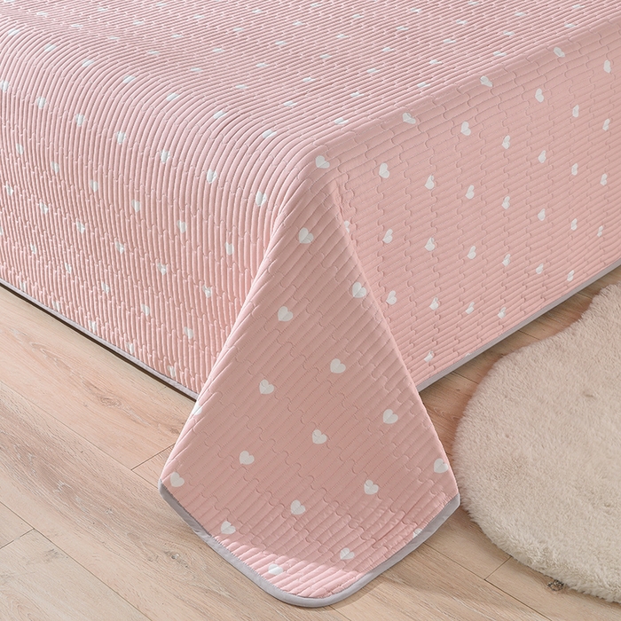 91家纺网 家纺一手货源 找家纺 床笠人家 2025新款亲肤双面磨毛夹棉床盖 爱心-粉