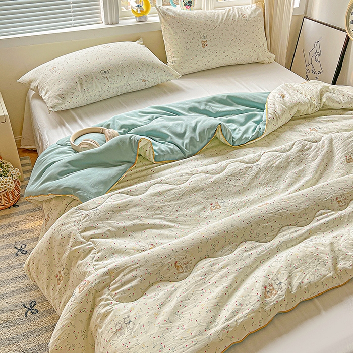 91家纺网 家纺一手货源 找家纺 玉海棠家纺 2025新款水洗皱皱纱印花夏被 被子被芯 单恋小兔