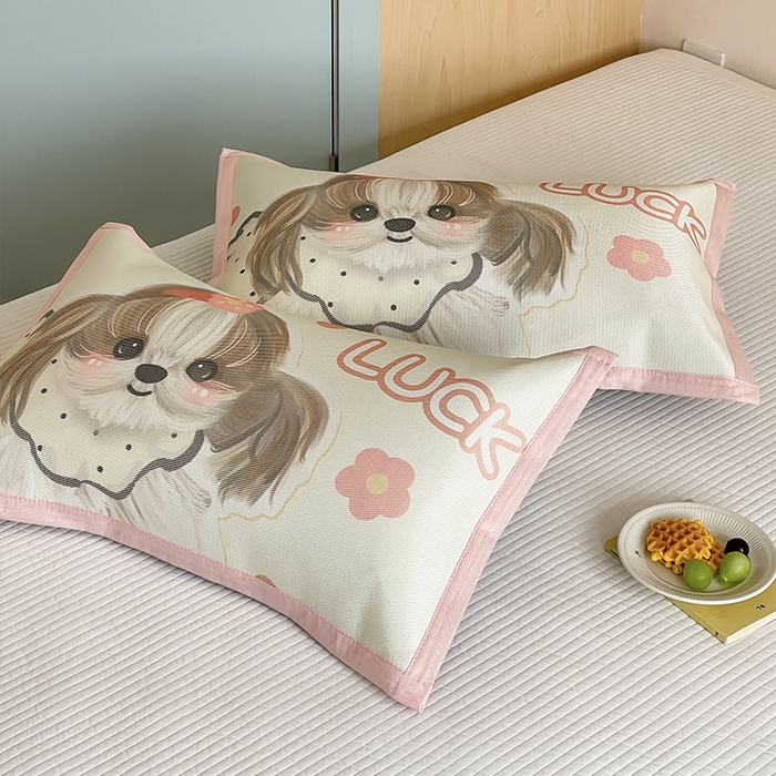 91家纺网 家纺一手货源 找家纺 安哆啦家纺 2025新款A类大版印花冰藤儿童幼儿园卡通萌宠系列凉席单枕套 美腻西施