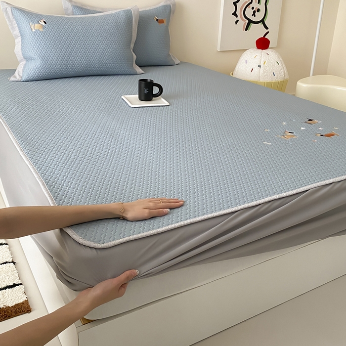 91家纺网 家纺一手货源 找家纺 由有家居 2025新款新品A类PE高凉感分子进口刺绣豆豆凉席三件套 汪汪聚会