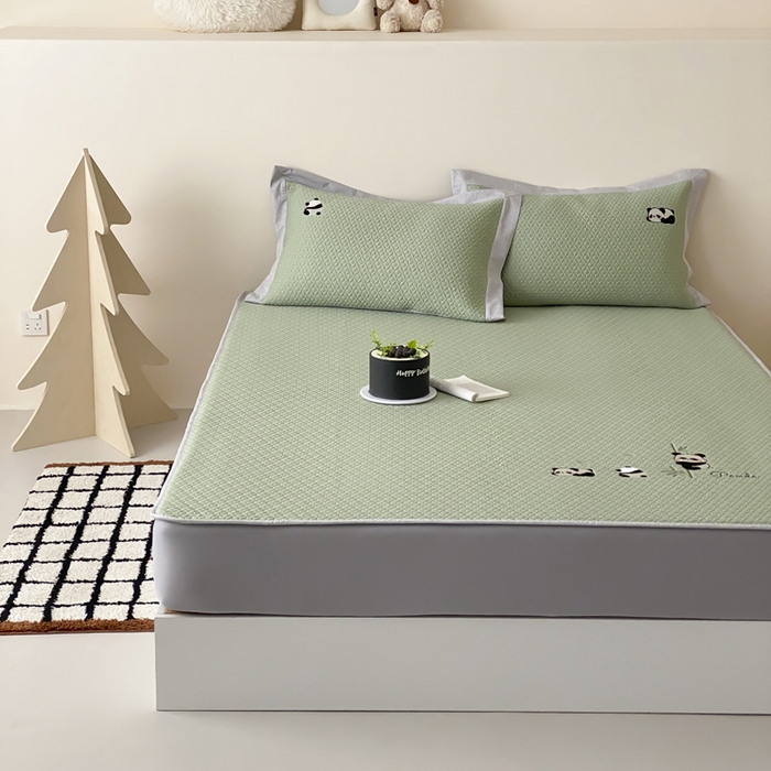 91家纺网 家纺一手货源 找家纺 由有家居 2025新款新品A类PE高凉感分子进口刺绣豆豆凉席三件套 熊猫伙伴